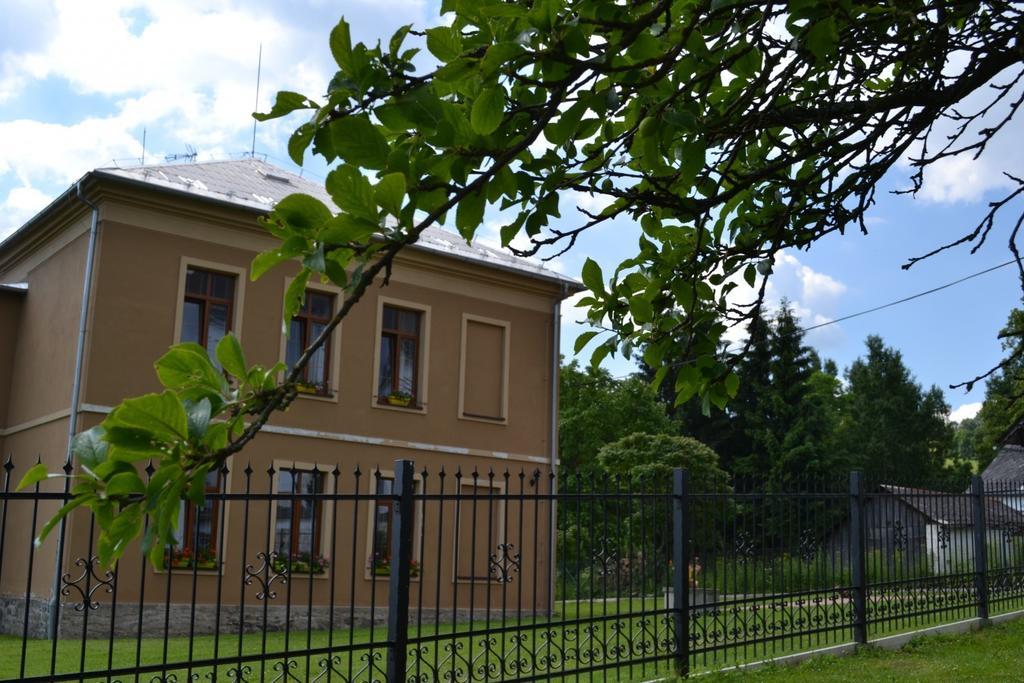 Pension Stara Skola Vysoke Zibridovice エクステリア 写真